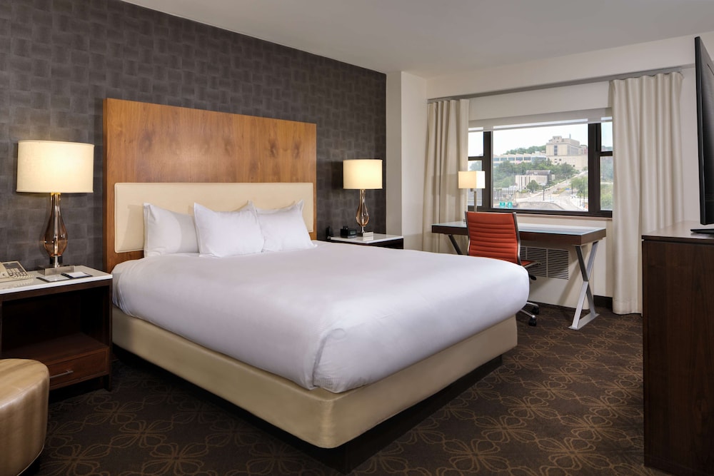 DoubleTree by Hilton Hotel & Suites Pittsburgh Downtown - photo 17