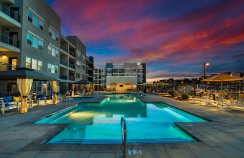 Stunning Westgate CozySuites by stadium w pool 7 — 4-Star Luxury Hotel in Glendale, United States