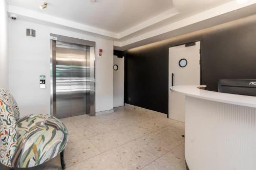 102 Marvol Beautiful Modern Sea Point Studio With Parking