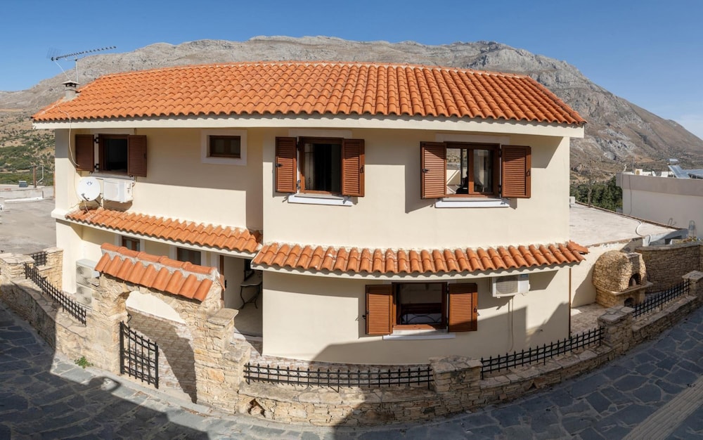 Centaure B Inh 24785 — hotel in Leytron