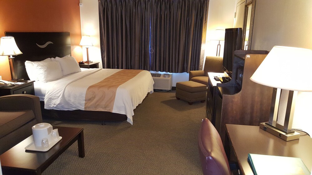 Quality Inn & Suites Hotel West Chester - photo 23