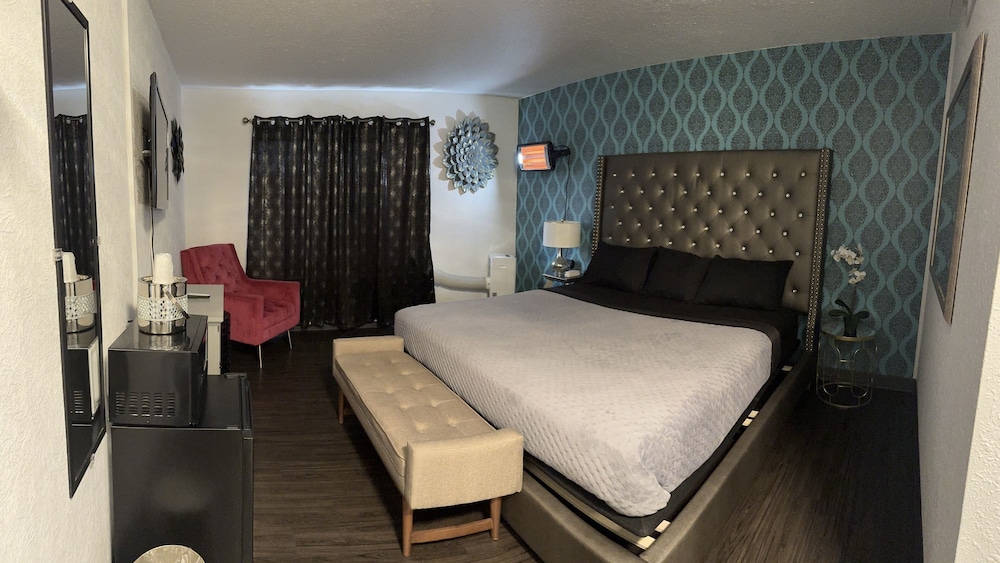 The Village Inn Hotel - photo 14
