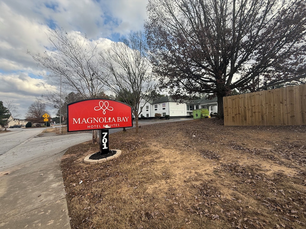 Magnolia Bay Hotel & Suites - photo 18