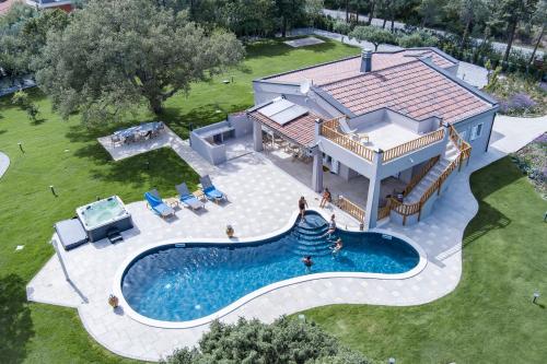 Golden Root San Teodoro — 4-Star Luxury Hotel in San Teodoro, Italy