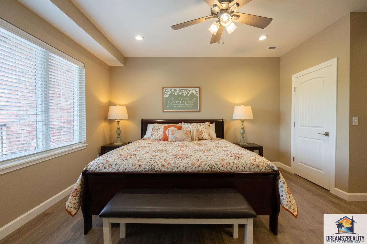 Walk In Close To 76 Strip Resort Amenities Free Tickets Included Fh G203 in Branson, United States