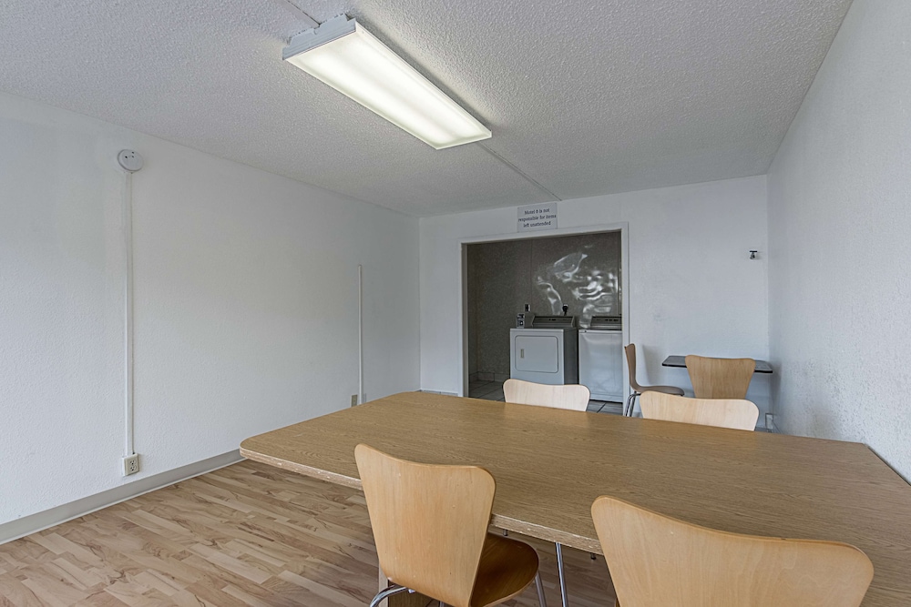 Motel 6 Pekin IL - photo 26