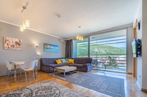 Apt Budva with Sea View and Garage Parking — 4-Star Luxury Hotel in Budva, Montenegro