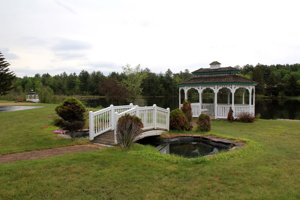 Sara Placid Inn & Suites - featured photo