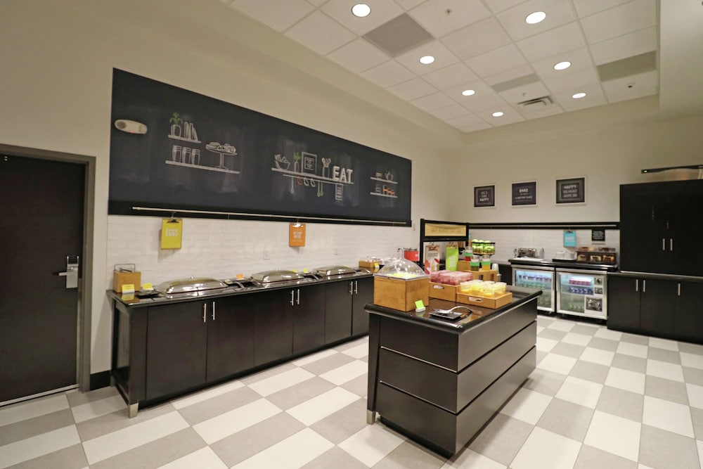 Hampton Inn Kearney - photo 46