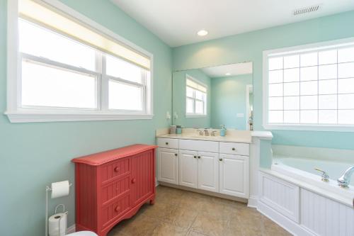 40 East Peach Bound by Oak Island Accommodations - photo 17