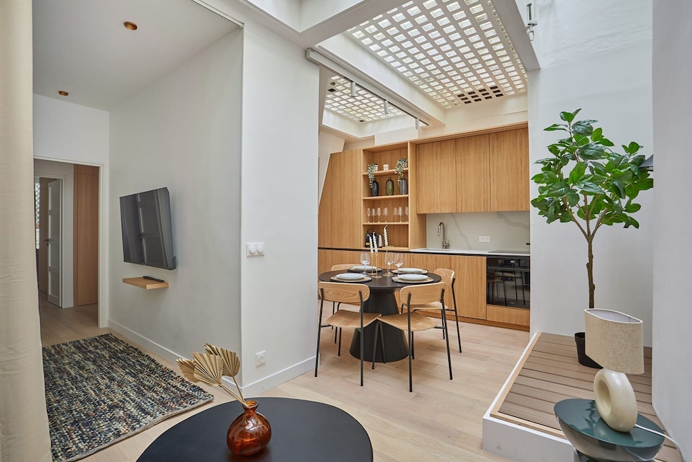 Sublim Apartment Le Marais Centre de Paris — 4-Star Luxury Hotel in Paris, France