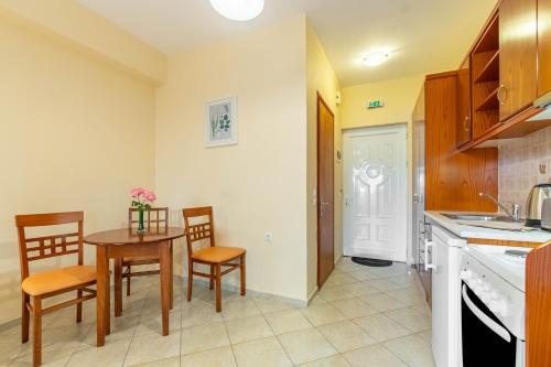 Kosmos Hotel — Agios Stefanos — photo 5