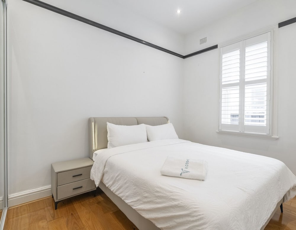 KozyGuru Rose Bay 3BR Steps to Beach Parking — 4-Star Luxury Hotel in Sydney, Australia