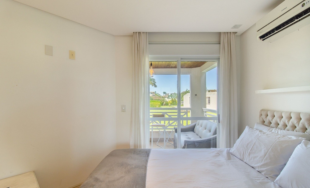 Completo apartamento em Resort na beira da lagoa in Florianopolis, Brasil