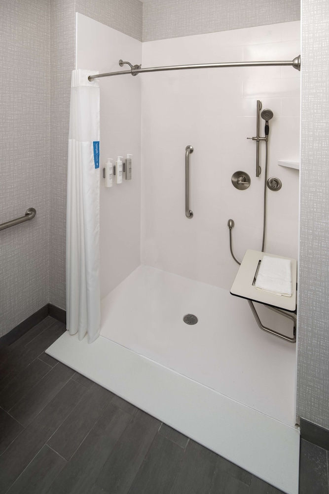 Hampton Inn & Suites Huntington Downtown - photo 14