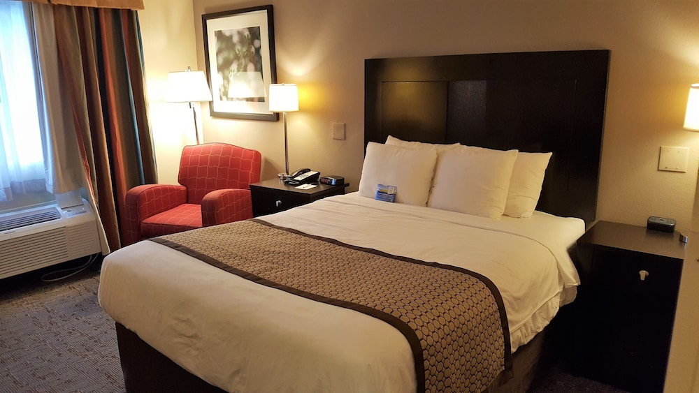 Baymont by Wyndham Belleville Airport Area - photo 17
