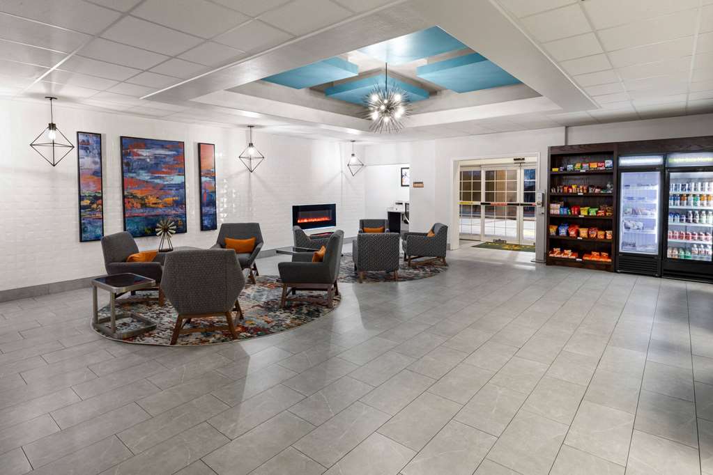 La Quinta Inn & Suites by Wyndham Angleton - photo 11