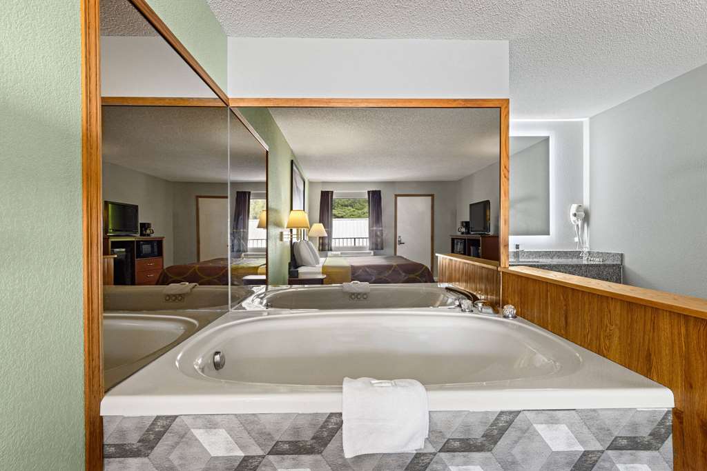 Super 8 by Wyndham Branson Shepherd of the Hills Exwy - photo 25
