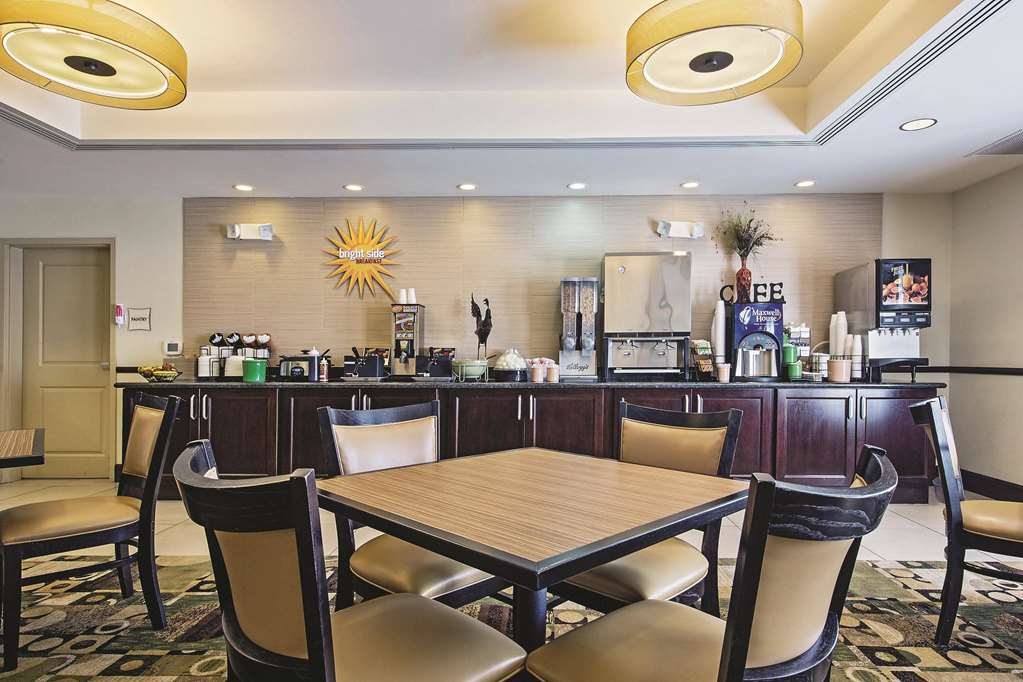 La Quinta Inn & Suites by Wyndham Lancaster - photo 22