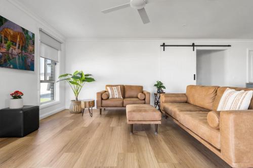 Brilliant Brennan Modern 4 Bed 2 Bath Home — 4-Star Luxury Hotel in Bathurst, Australia