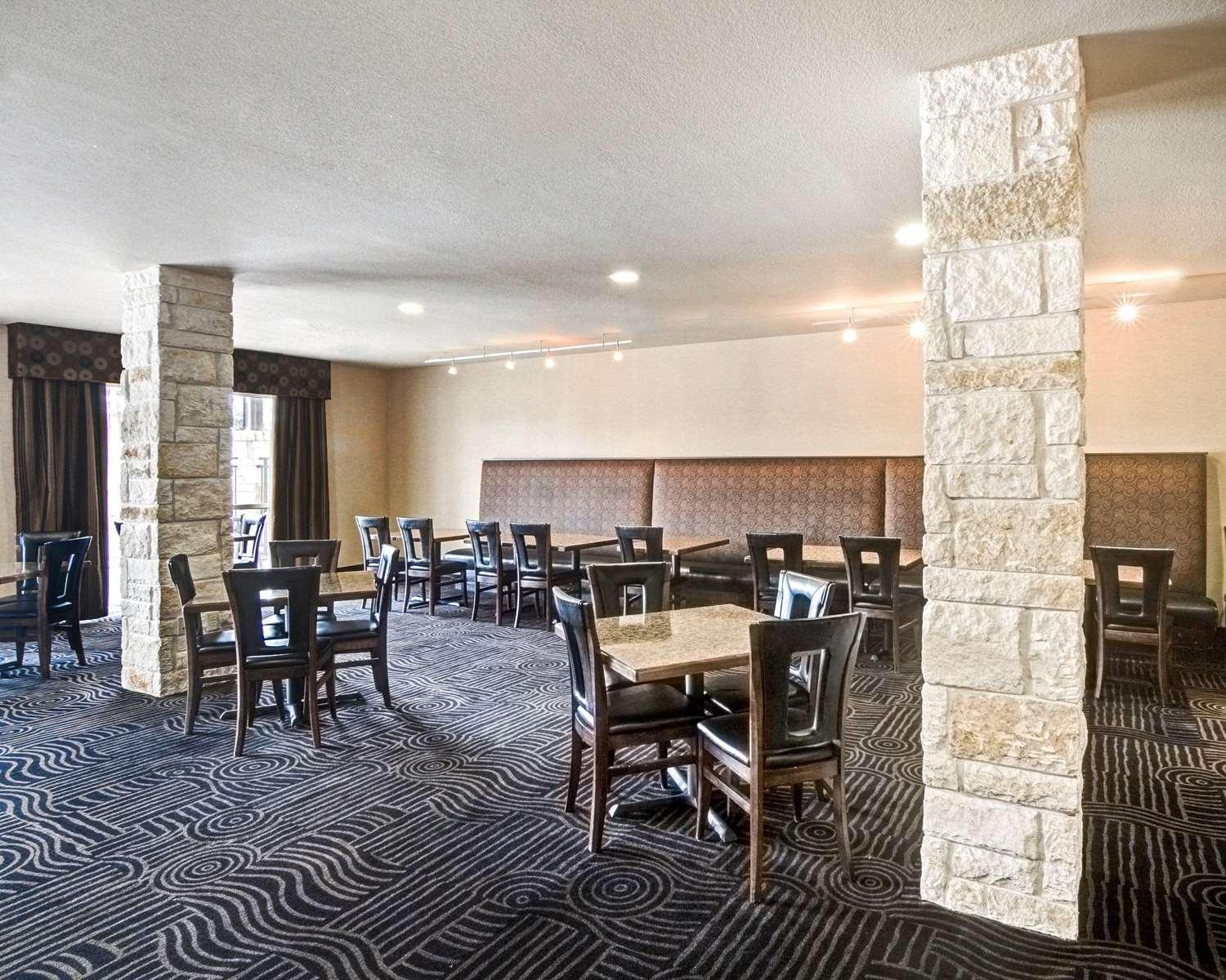 Comfort Suites Arlington - photo 10