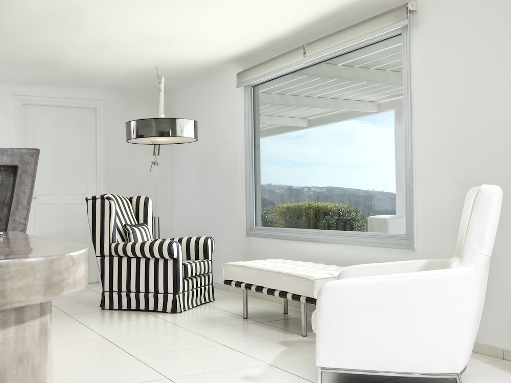 Lilium Hotel Santorini — Fira — photo 4
