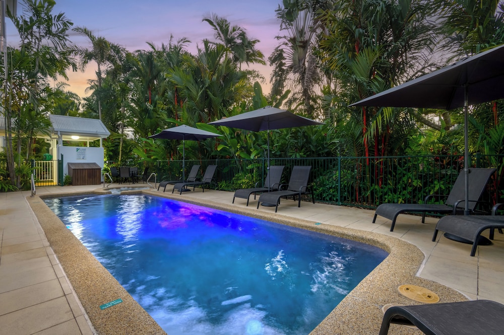 Port Douglas Apartments Adults Only Oasis — 4-Star Luxury Hotel in Port Douglas, Australia