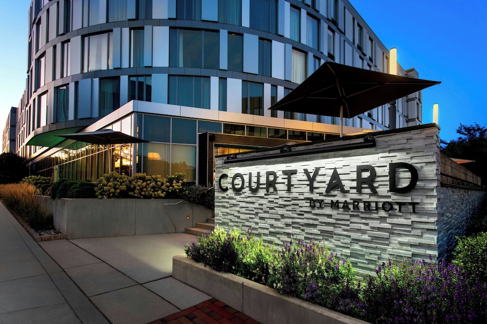 Courtyard Philadelphia South at The Navy Yard - photo 44