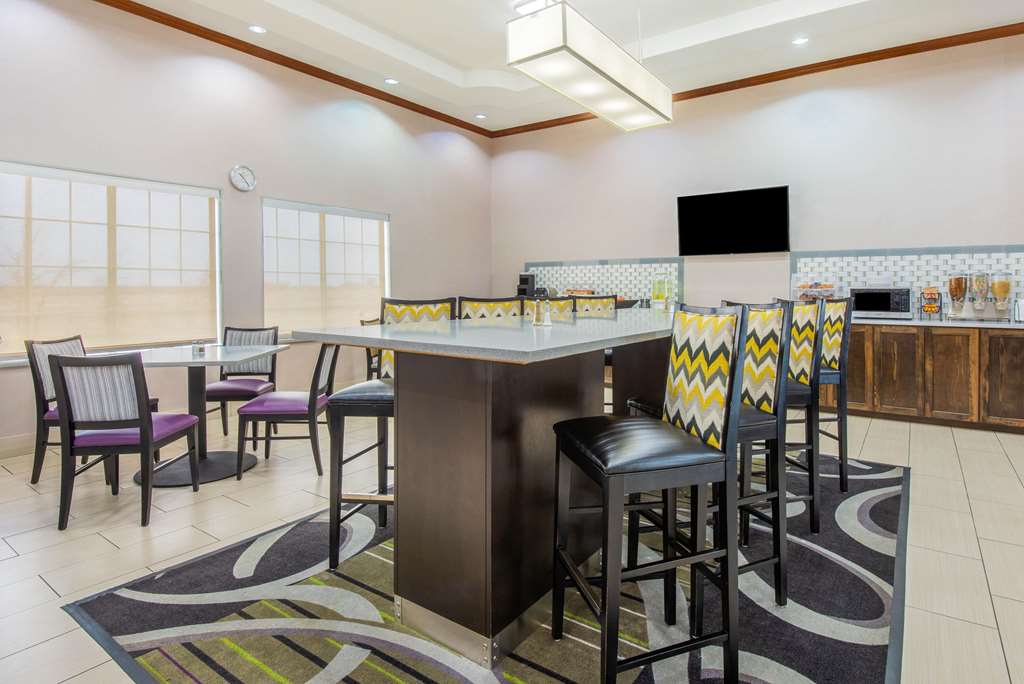 La Quinta Inn & Suites by Wyndham Gainesville - photo 27
