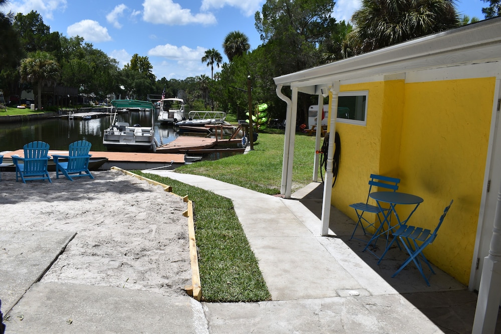 Neptune's Grotto Waterfront Retreat - photo 33