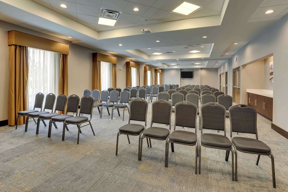 Hampton Inn & Suites Rome - photo 53