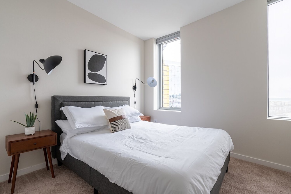 Sophari Bellevue Tower Apts in Bellevue, United States