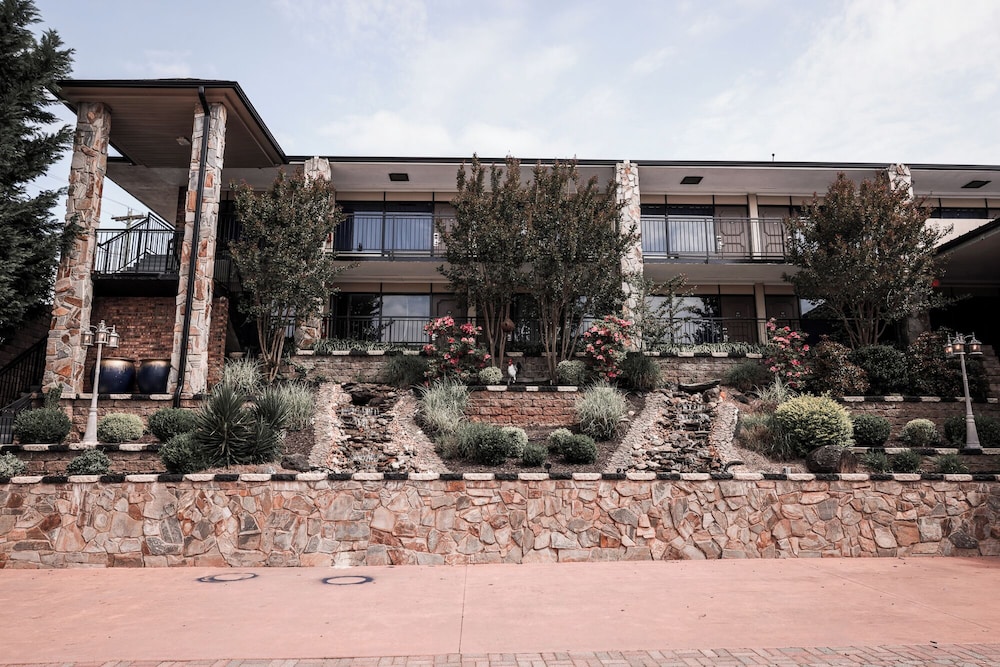 Riverside Inn & Suites by OYO Danville Ceaser Casino - photo 64