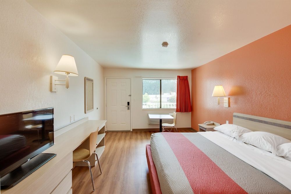 Motel 6 Columbia West - photo 16