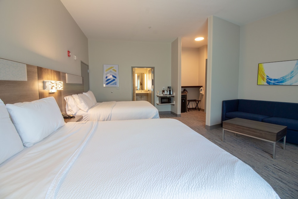 Holiday Inn Express Leland Wilmington Area by IHG - photo 11