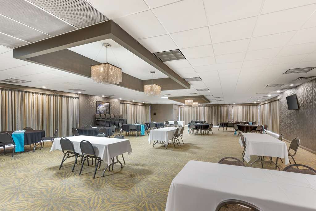 Best Western Plus Landing View Inn & Suites - photo 37