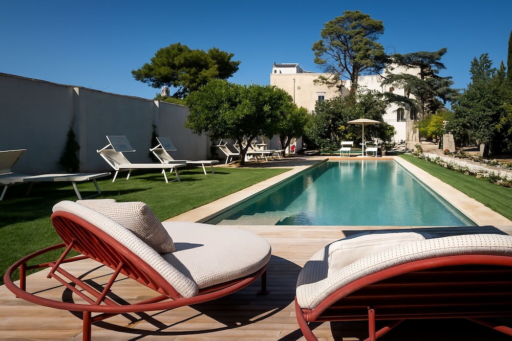 Suite Garden Palazzo Villani Lubelli — 4-Star Luxury Hotel in Cannole, Italy