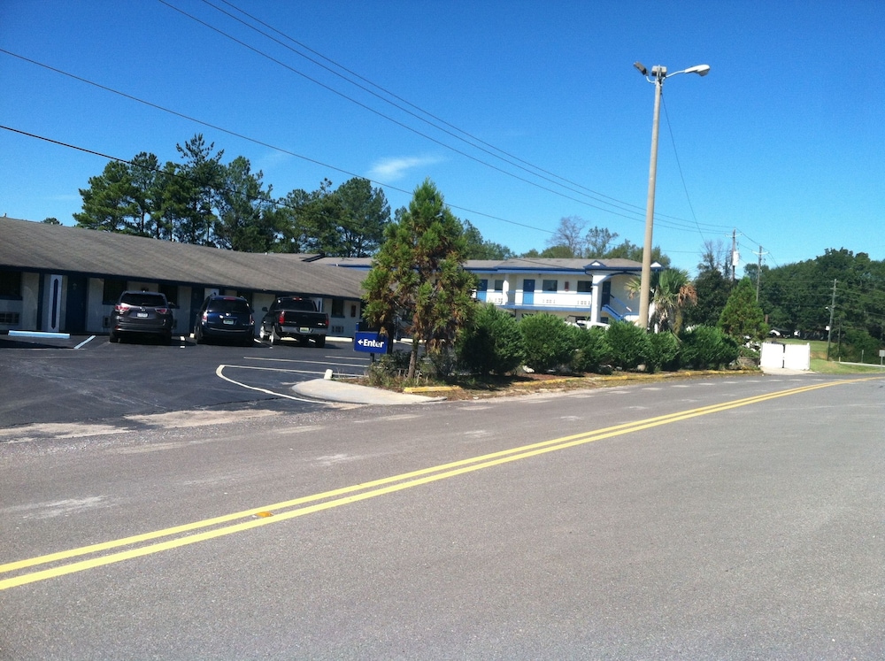 Motel 6 Calera - photo 25