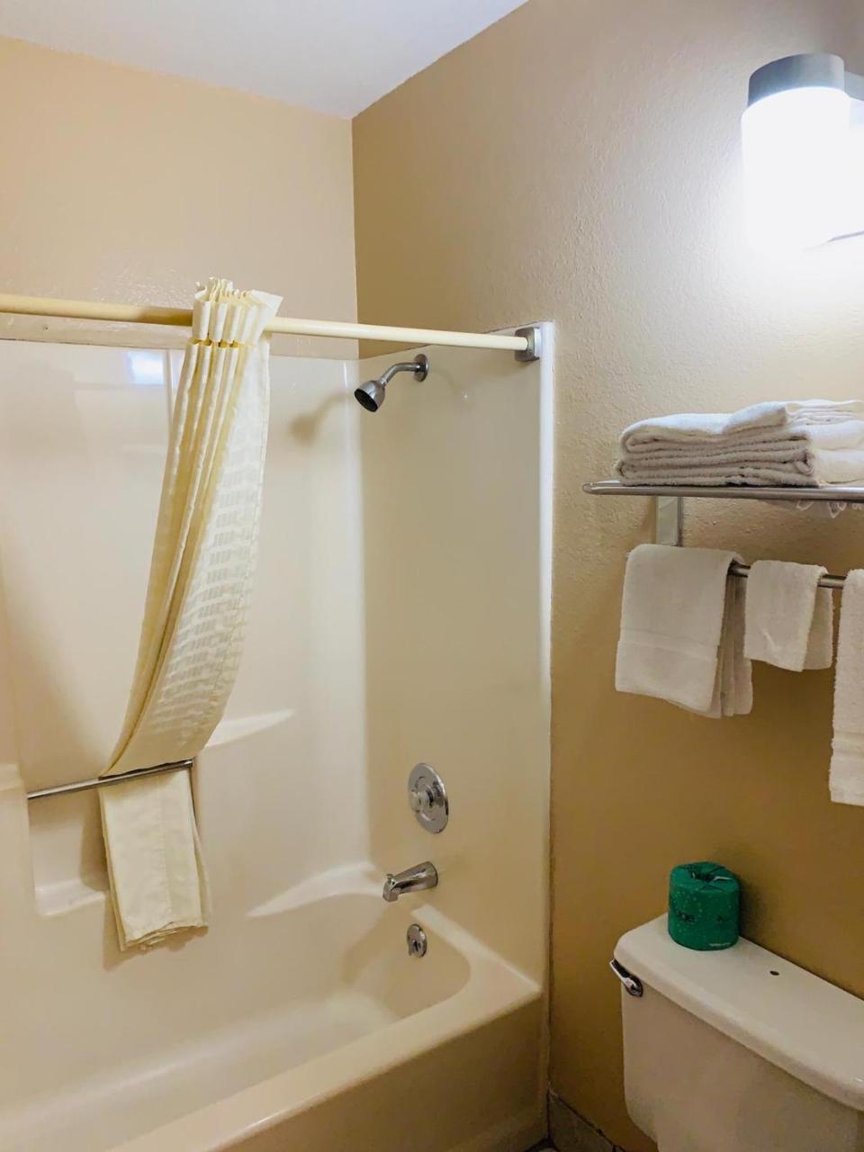 Owensville Motor Inn - photo 4