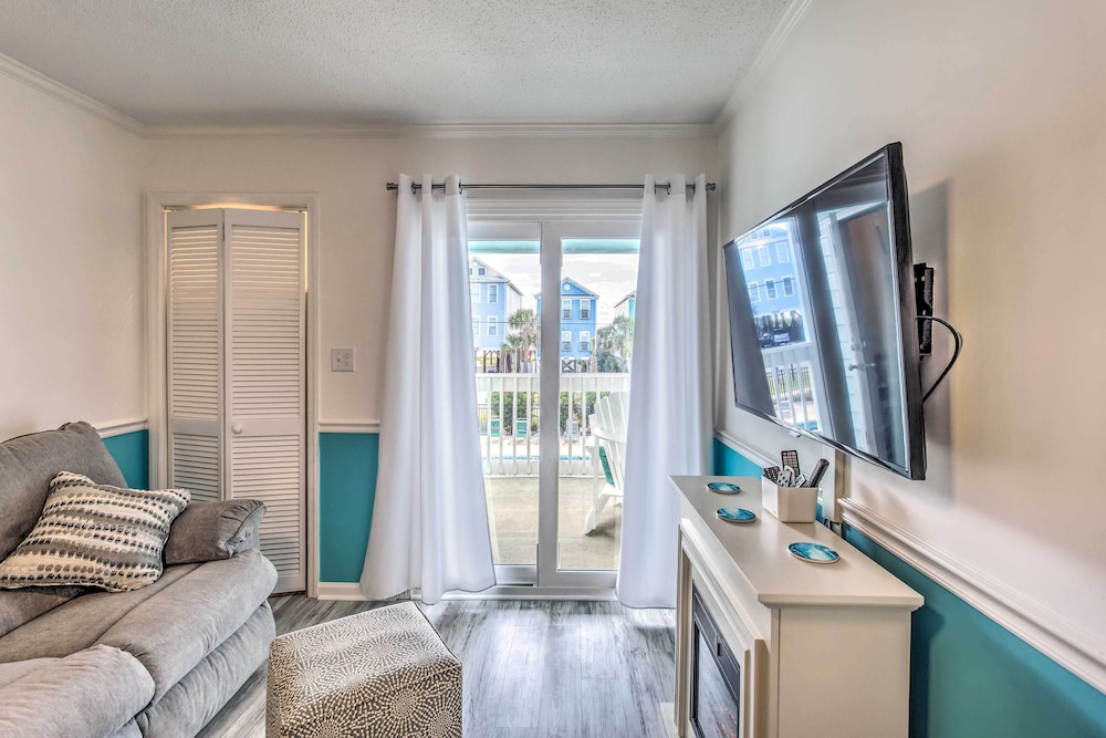 Walk to Ocean Surfside Beach Condo with Pool Access — 4-Star Luxury Hotel in Myrtle Beach, United States