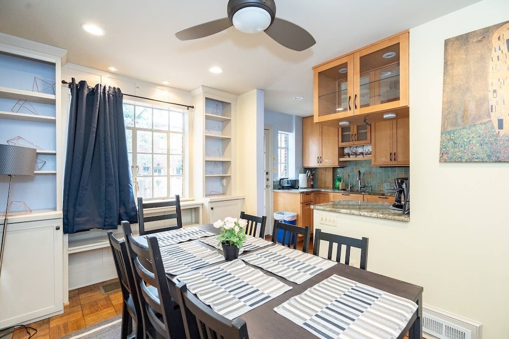 Spacious 4BR CozySuites in Old Town Alexandria - photo 19