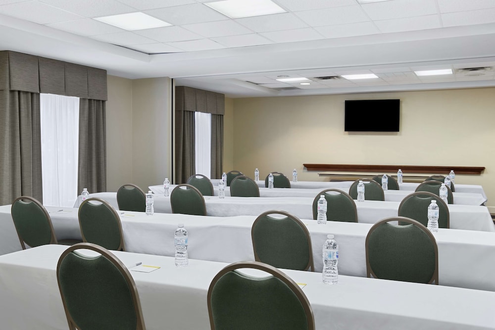 Hampton Inn Columbus North - photo 49