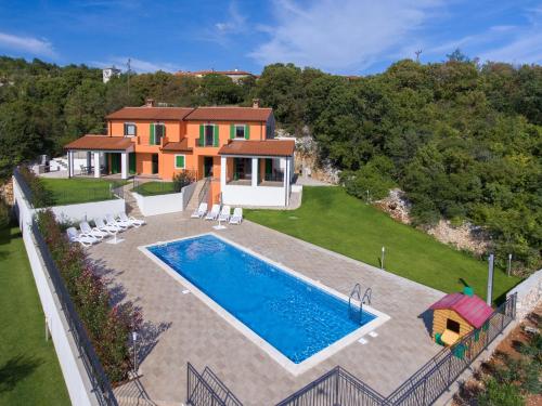 Modern Apartment in Ripenda Kras with Shared Pool — 4-Star Luxury Hotel in Labin, Croatia