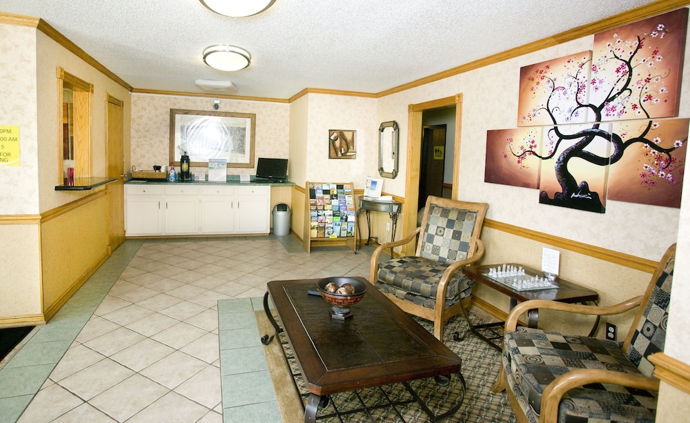 Super 8 by Wyndham Van Buren Ft. Smith Area - photo 5