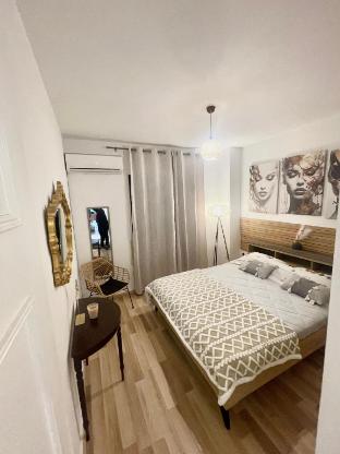 Ibiscus Pool & Garden Apartment Walk to Beach Harbour & Castle Kato Paphos