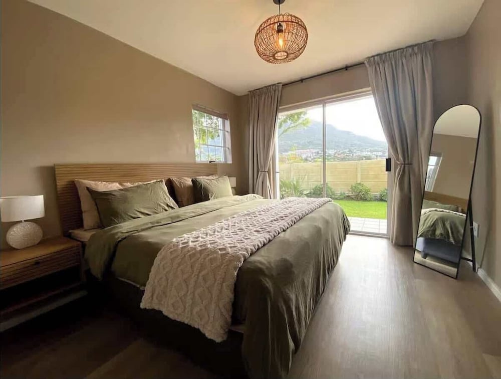 2 Bedroom Ground Floor Apartment Princess Beach Club Houtbay