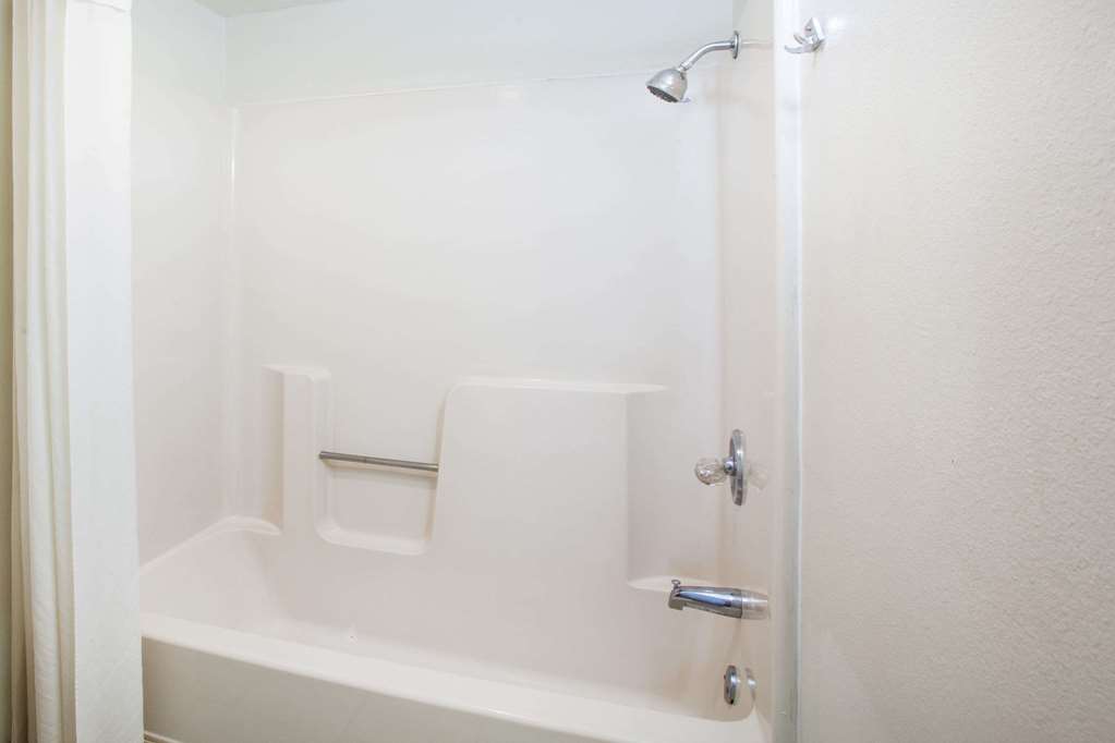 Super 8 by Wyndham Malvern - photo 14