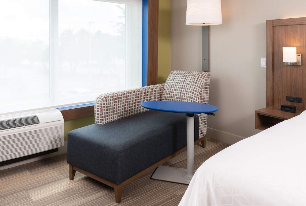 Holiday Inn Express Doral Miami by IHG - photo 11