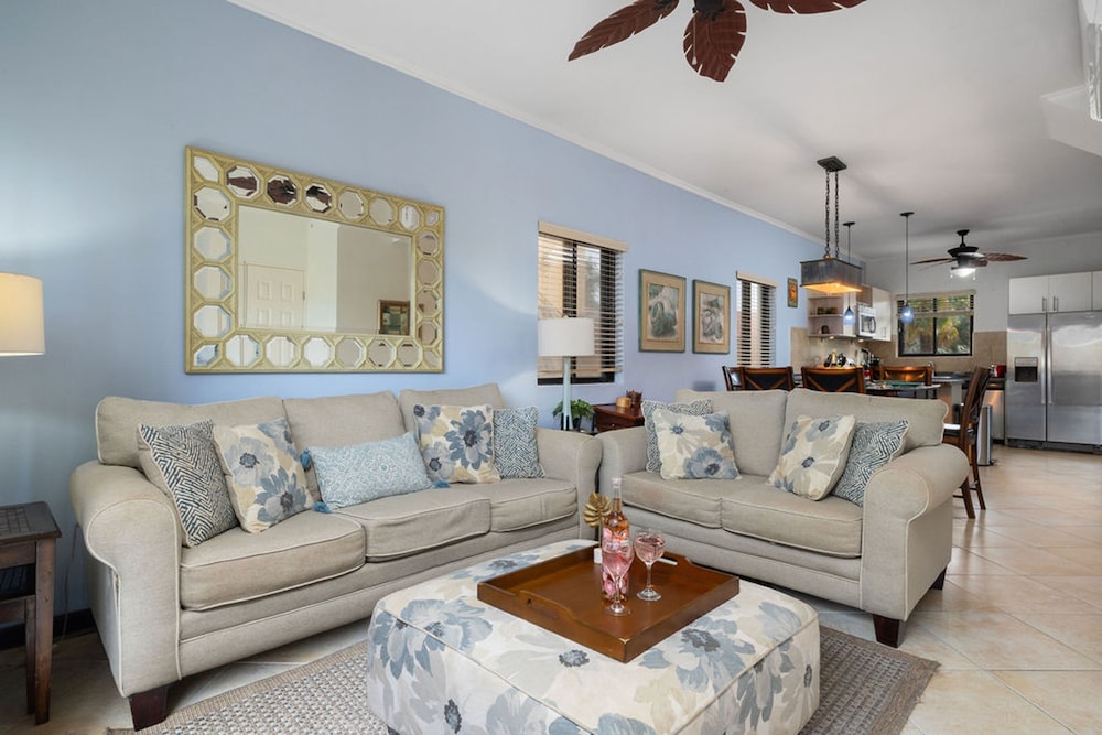 Beautiful Gated Community Retreat Near the Beach in Noord, Aruba