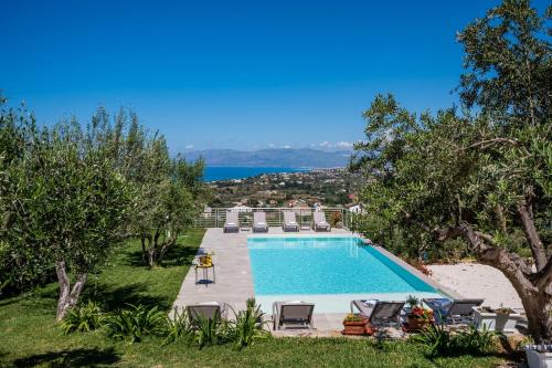 Villa Maria con piscina e vista mare — 4-Star Luxury Hotel in Castellammare Del Golfo, Italy